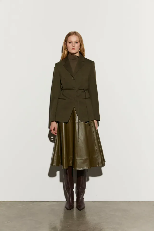 Isabelle Blanche sacou cambrat verde cordon lana