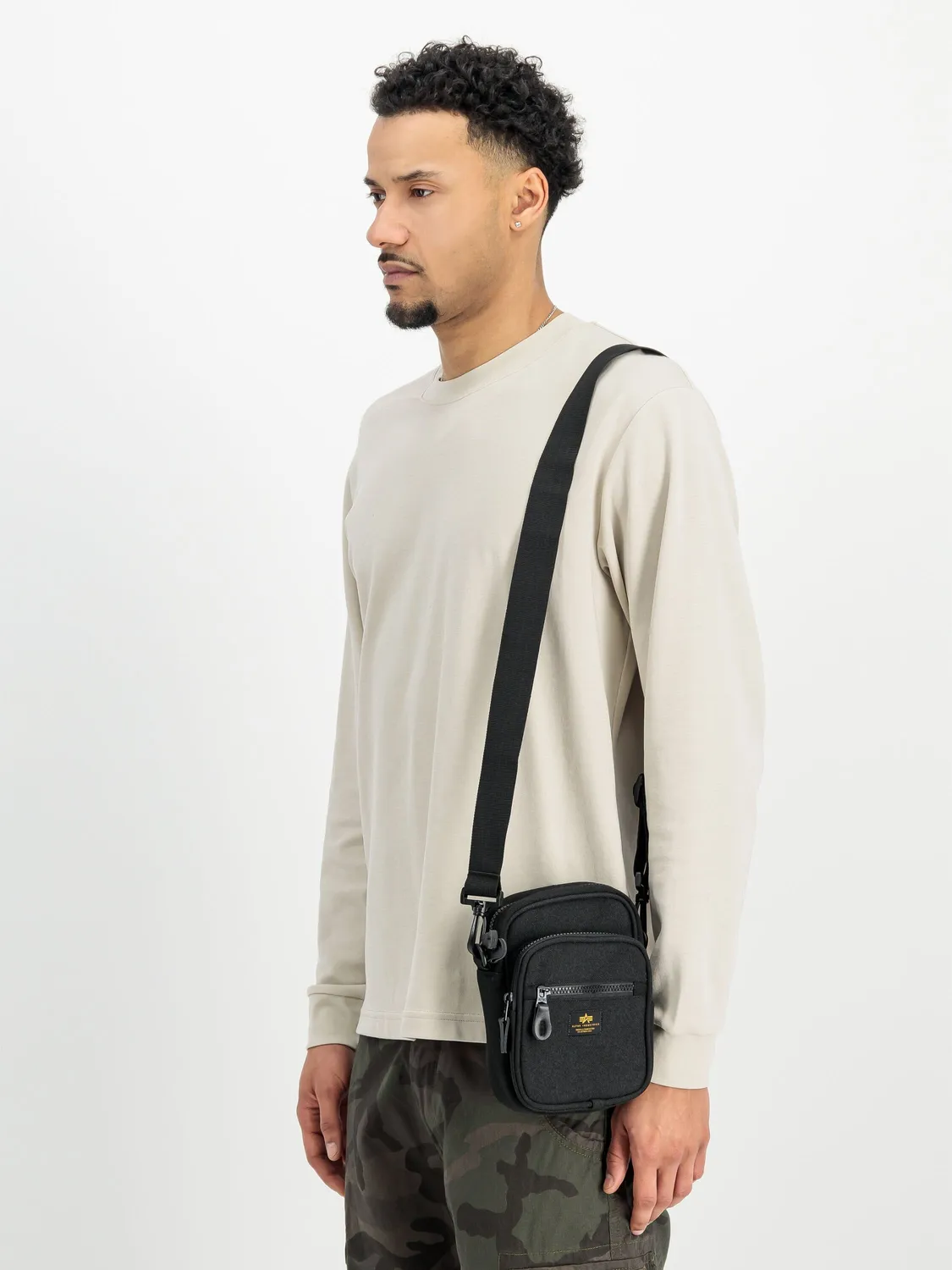 Alpha Industries Small Label geantă messenger neagră 1L
