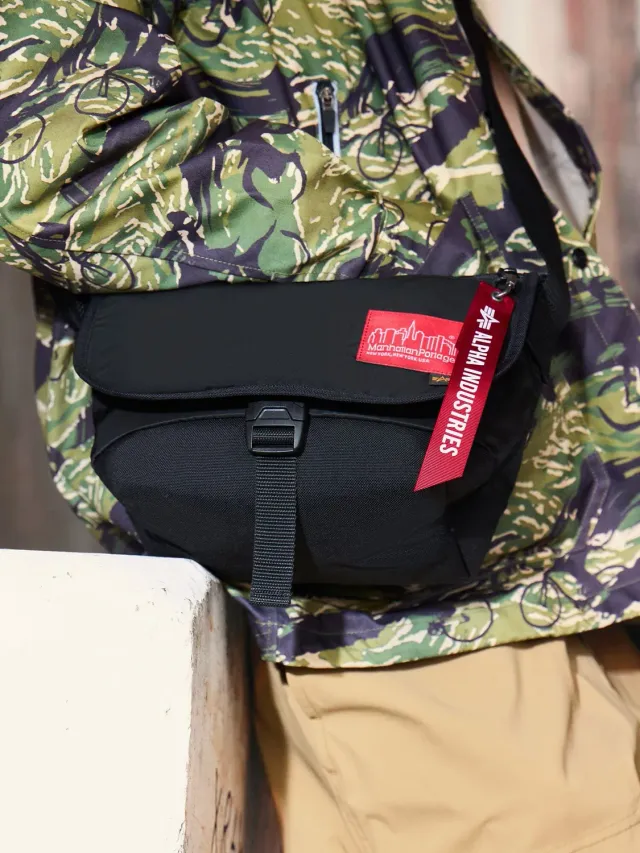 Alpha Industries Manhattan Portage Nylon Messenger Bag SM geanta neagra