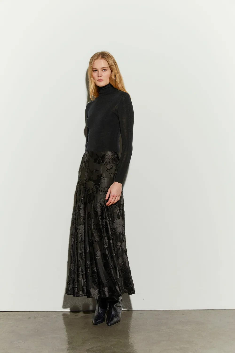 Isabelle Blanche fusta lunga neagra M asimetrica