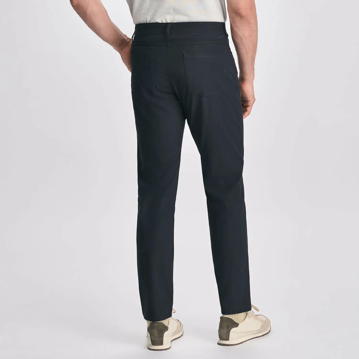 Eddie Bauer The Switch 5-Pocket pantaloni slim negri stretch