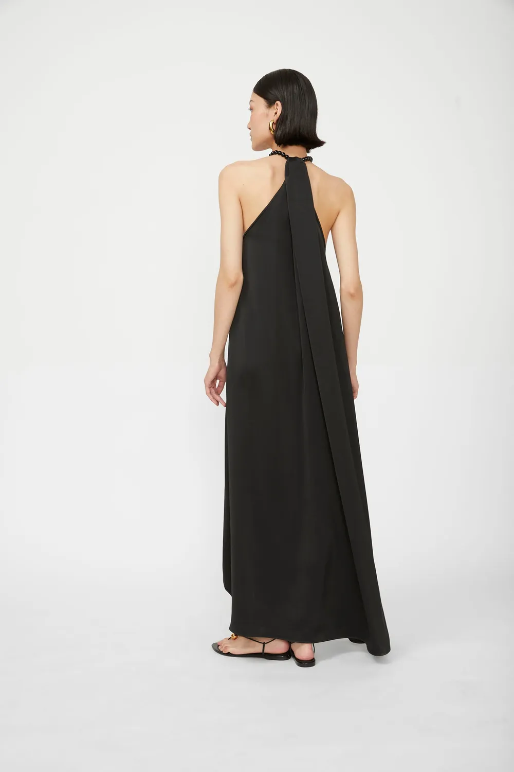 Isabelle Blanche rochie neagra satin lunga cu perle