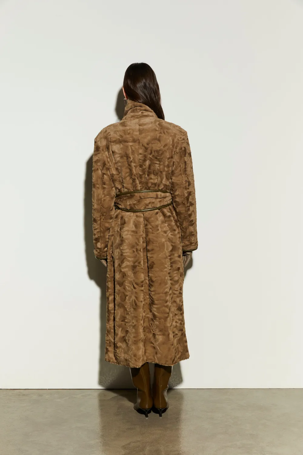 Isabelle Blanche palton lung blană verde militar