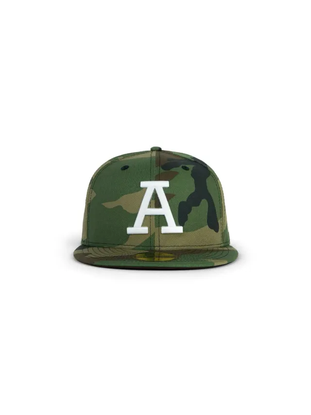 Alpha Industries 59Fifty Collegiate A șapcă camuflaj cozoroc