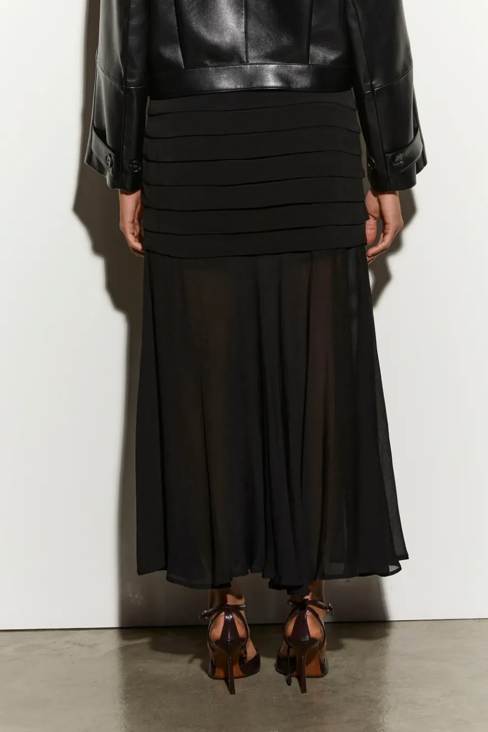 Isabelle Blanche fusta lunga neagra M plisata