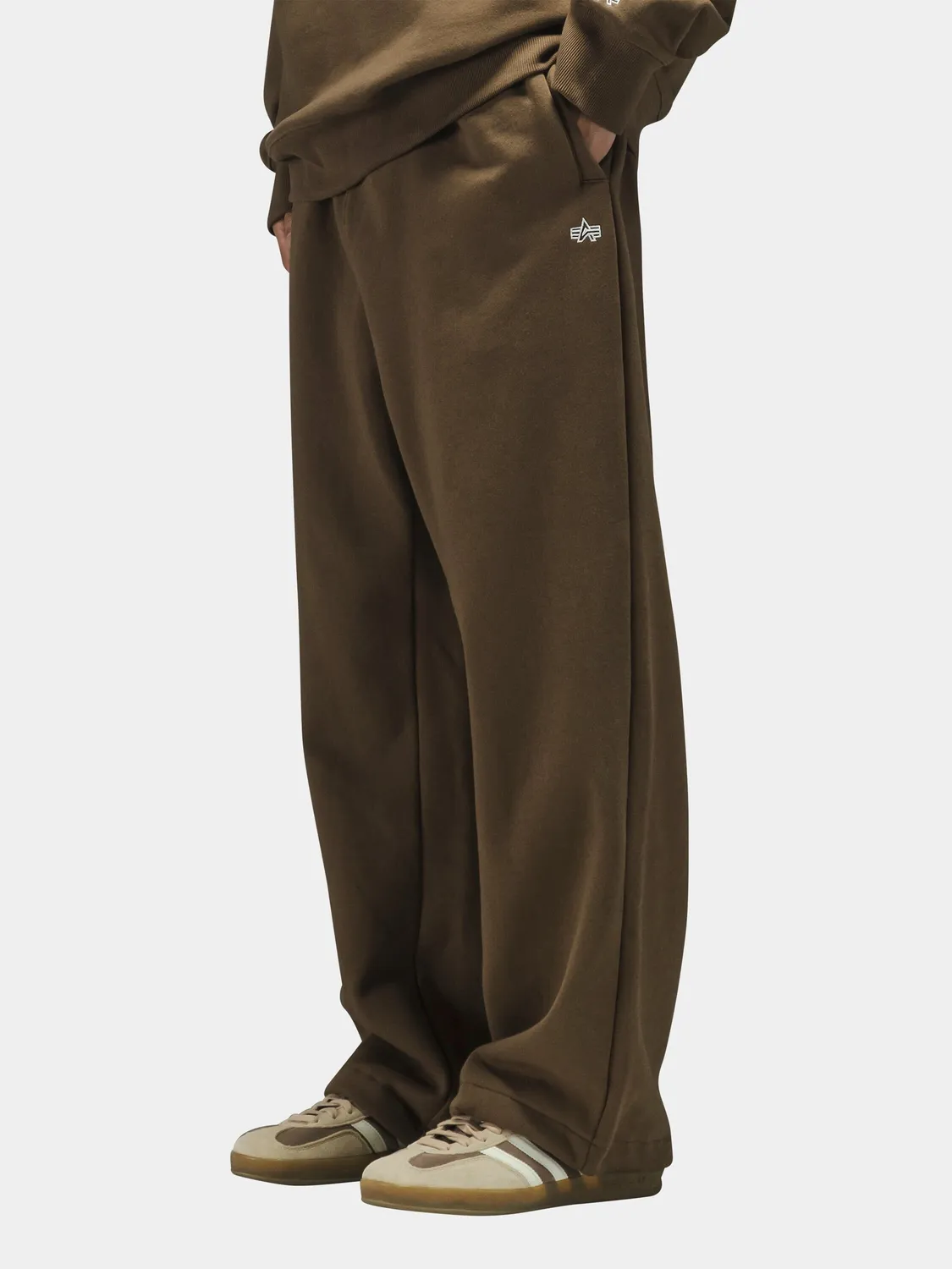 Alpha Industries Essential pantaloni sport espresso bumbac