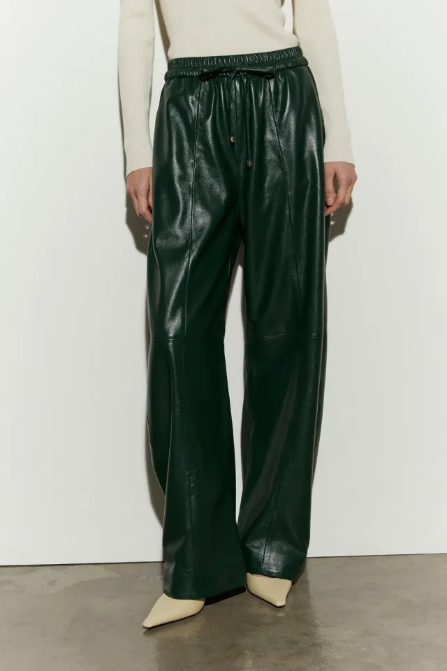 Isabelle Blanche pantaloni piele ecologica mov