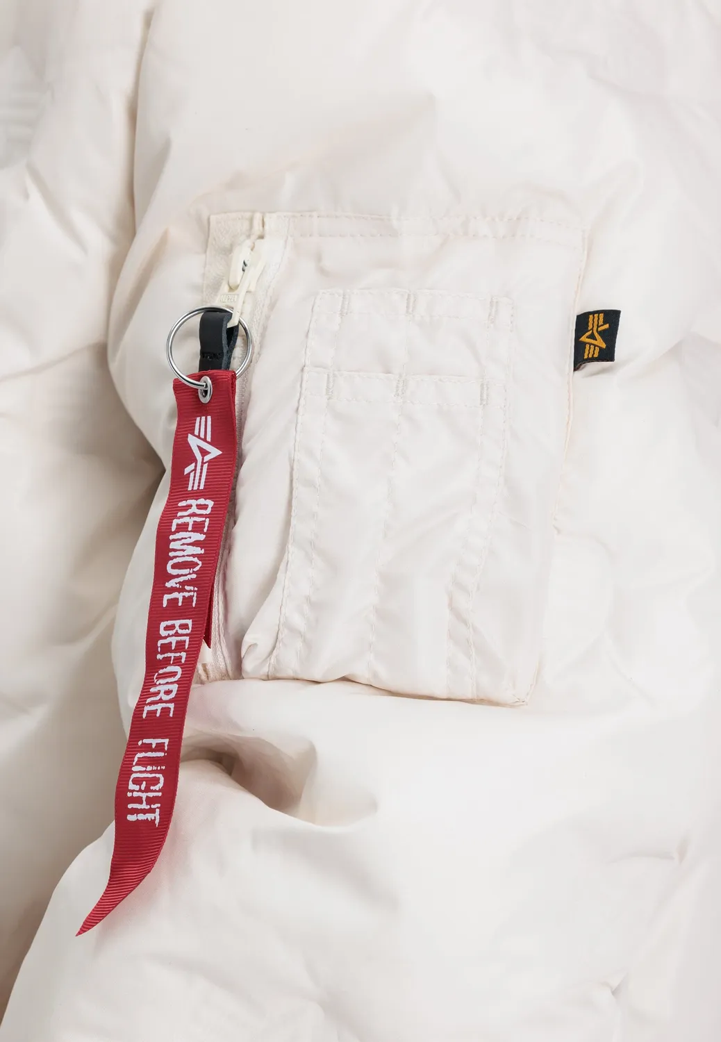 Alpha Industries Hooded Logo geaca puf alba cu gluga