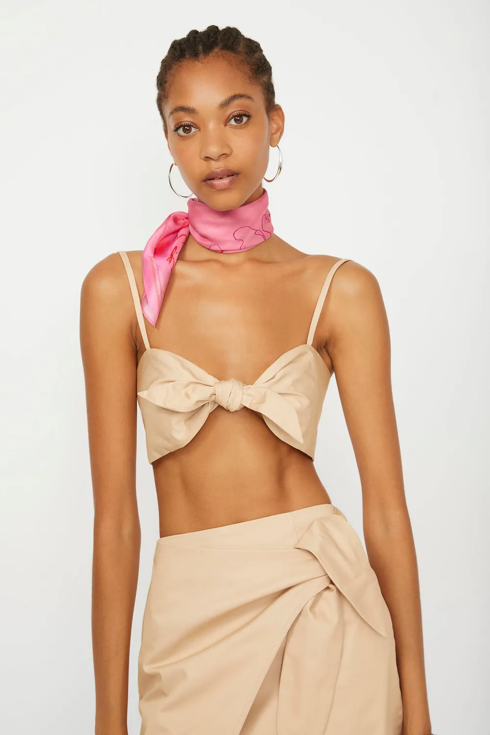 Isabelle Blanche top bumbac dusty sand cu nod
