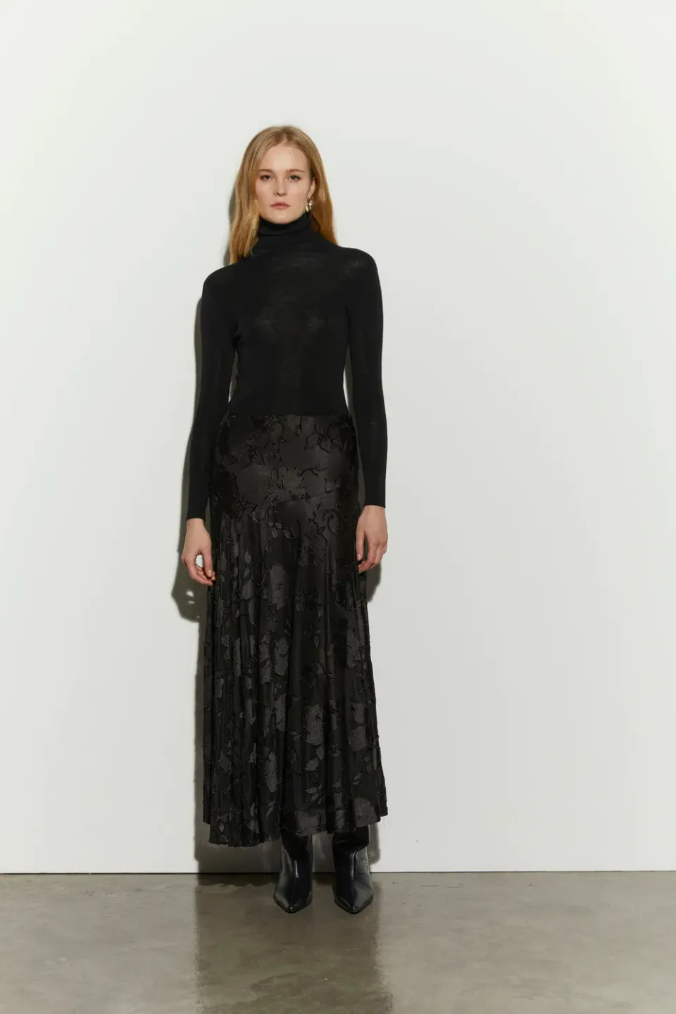 Isabelle Blanche fusta lunga neagra M asimetrica