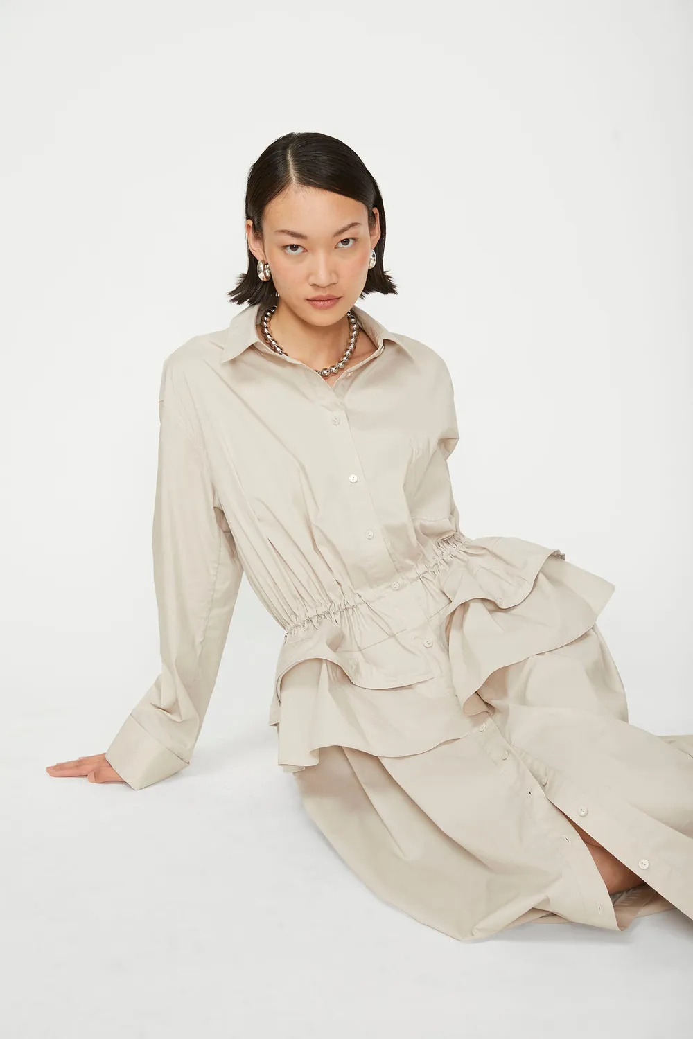 Isabelle Blanche rochie-chemisier taupe cu volane