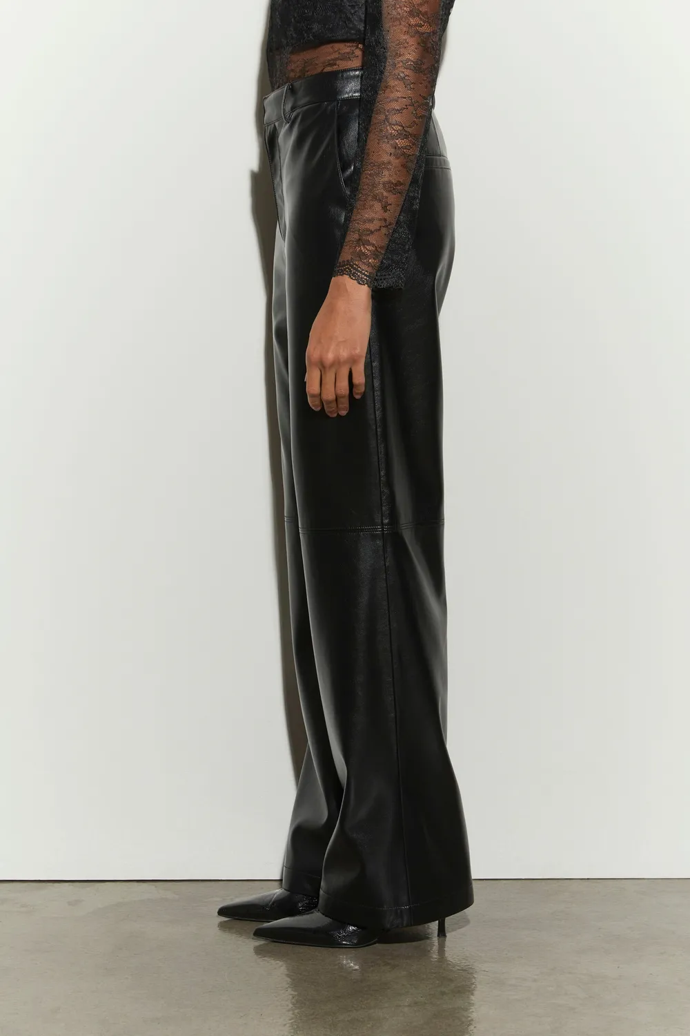 Isabelle Blanche pantaloni piele ecologica negri regular