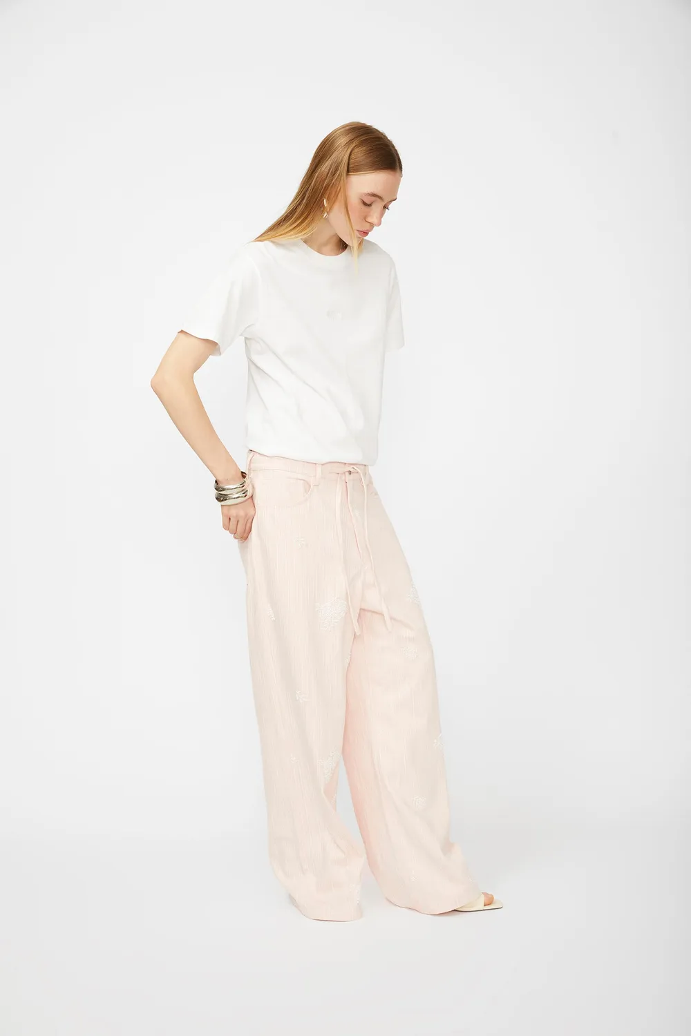 Isabelle Blanche pantaloni roz din denim cu broderie