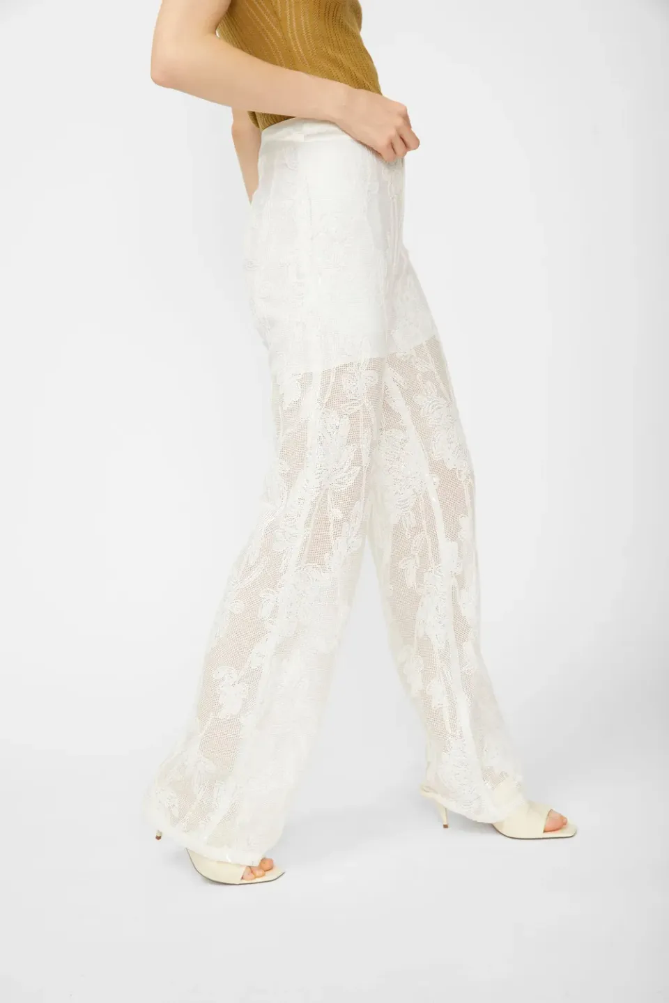 Isabelle Blanche pantaloni albi broderie flori paiete