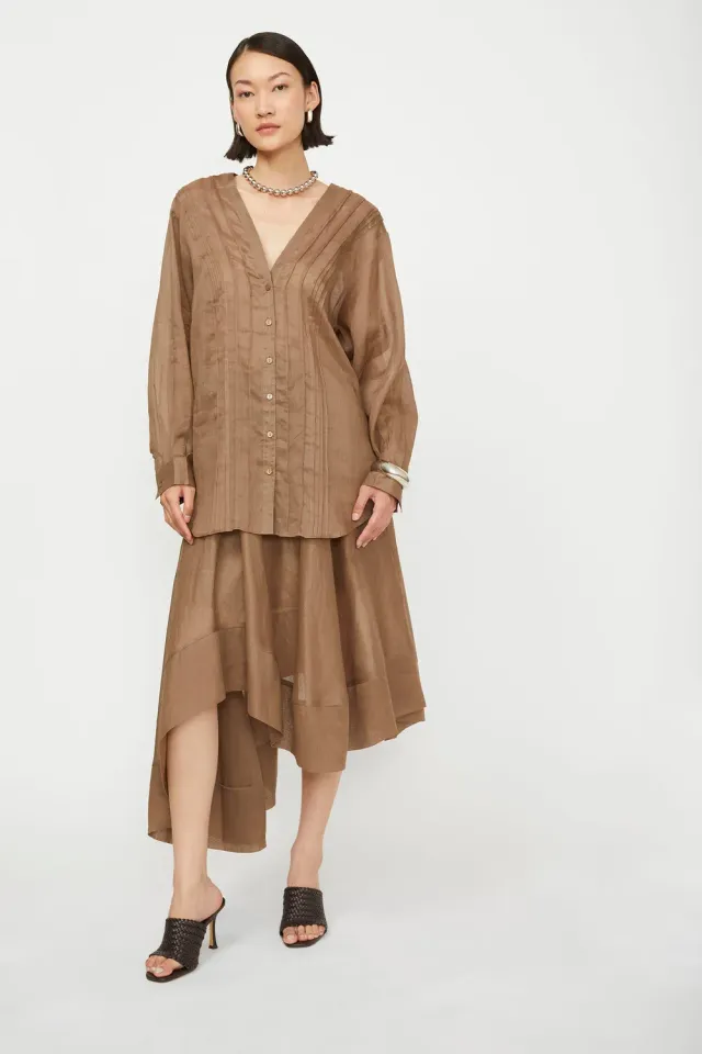 Isabelle Blanche camasa in taupe cu decolteu in V