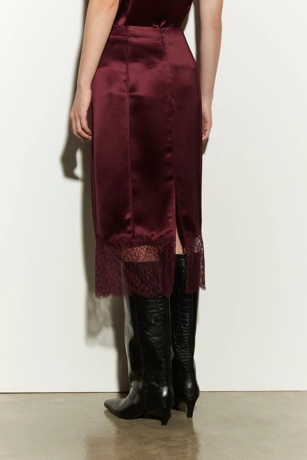 Isabelle Blanche fustă satin midi burgundy cu dantelă