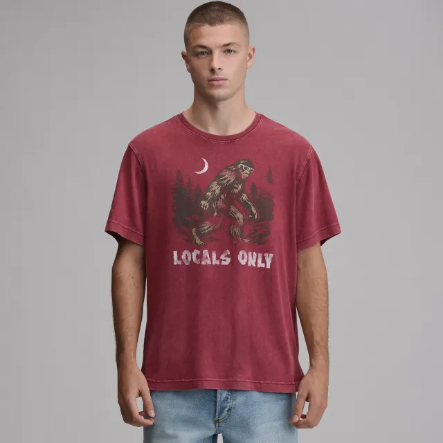 Eddie Bauer Squatch Locals Only tricou bumbac cordovan