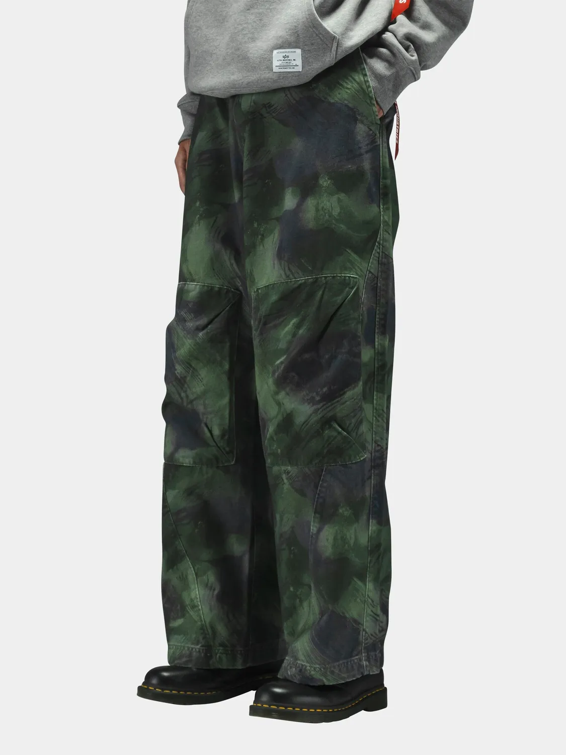 Alpha Industries Oversized Washed pantalon camo masliniu