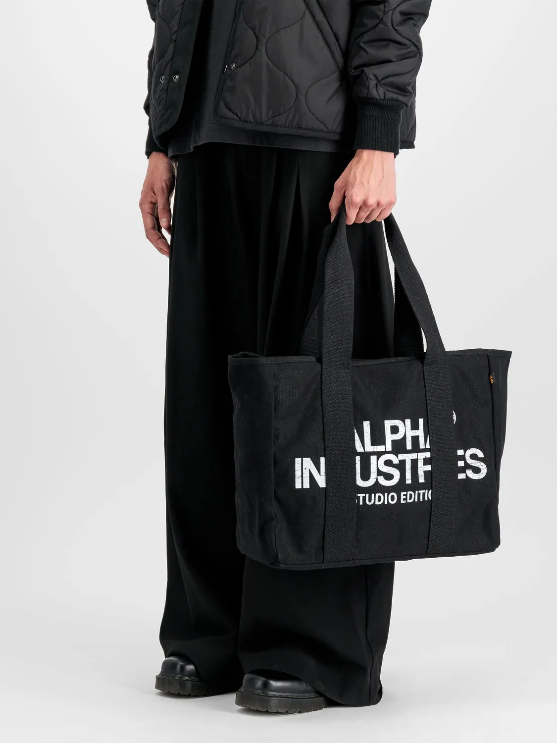 Alpha Industries Studio Tote geanta neagra bumbac 22L