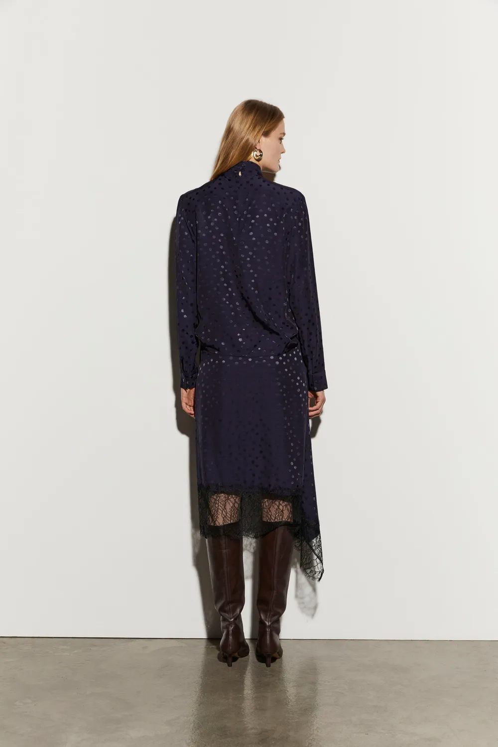 Isabelle Blanche bluza satin buline albastru noapte esarfa