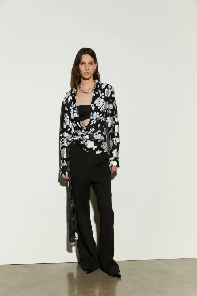 Isabelle Blanche camasa florala negru alb elastica