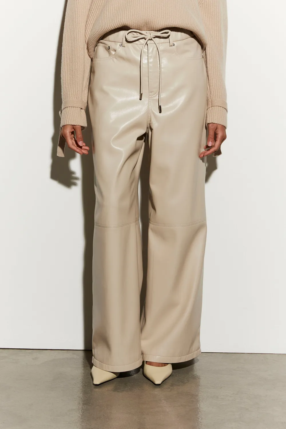 Isabelle Blanche pantaloni piele ecologica ciment