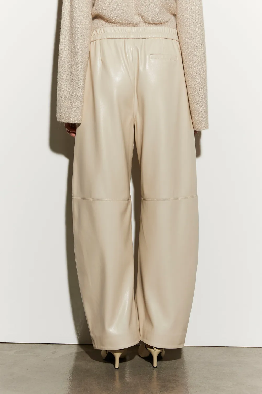 Isabelle Blanche pantaloni piele ecologica mov
