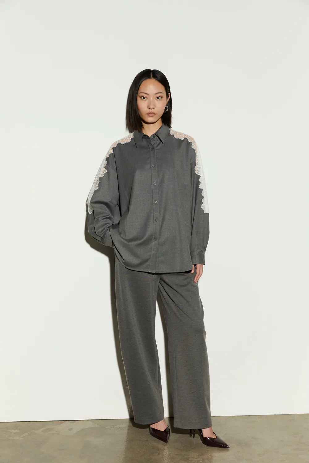 Isabelle Blanche Shirt cămașă oversize gri cu dantelă