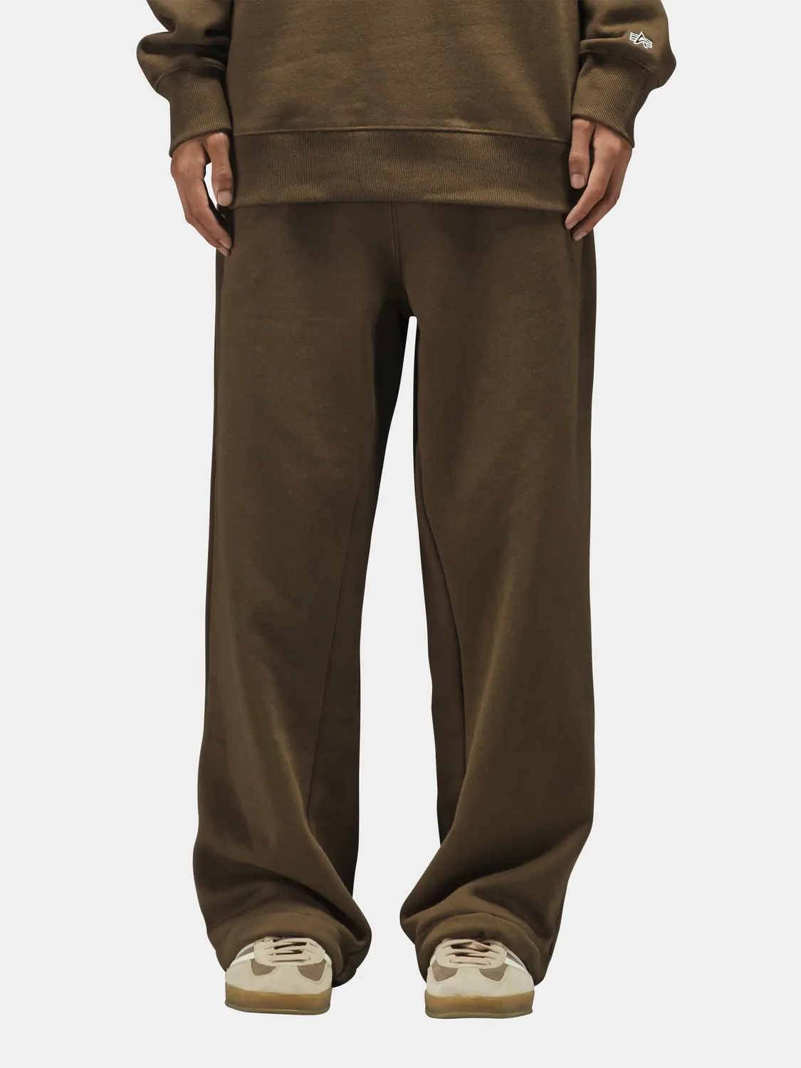 Alpha Industries Essential pantaloni sport espresso bumbac